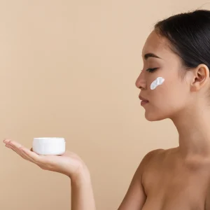 Slika CalmPure je savršeno rješenje za iritiranu i osjetljivu kožu. S ekstraktom kamilice i uljem noćurka, smiruje crvenilo i pruža osjećaj ugode. Dermatološki testirano i hipoalergeno. Idealno za svakodnevnu upotrebu.